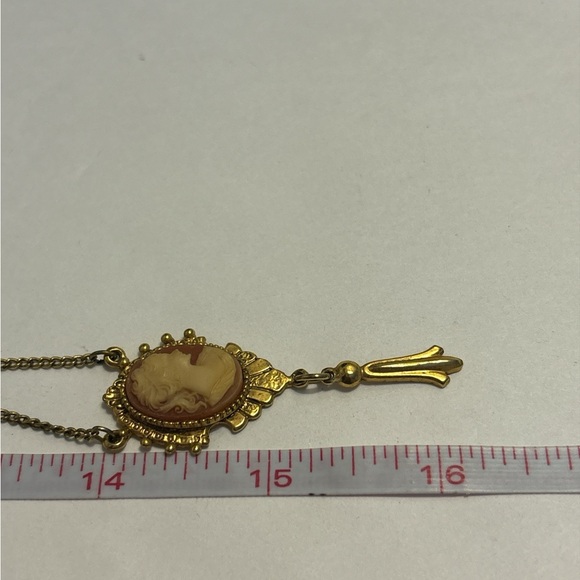 Vintage ART Arthur Pepper Gold Tone Resin Cameo Necklace 15” - Picture 10 of 10